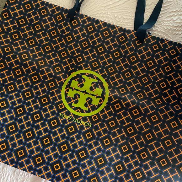 Tory Burch black leather bag with gold details - Picture 9 of 9